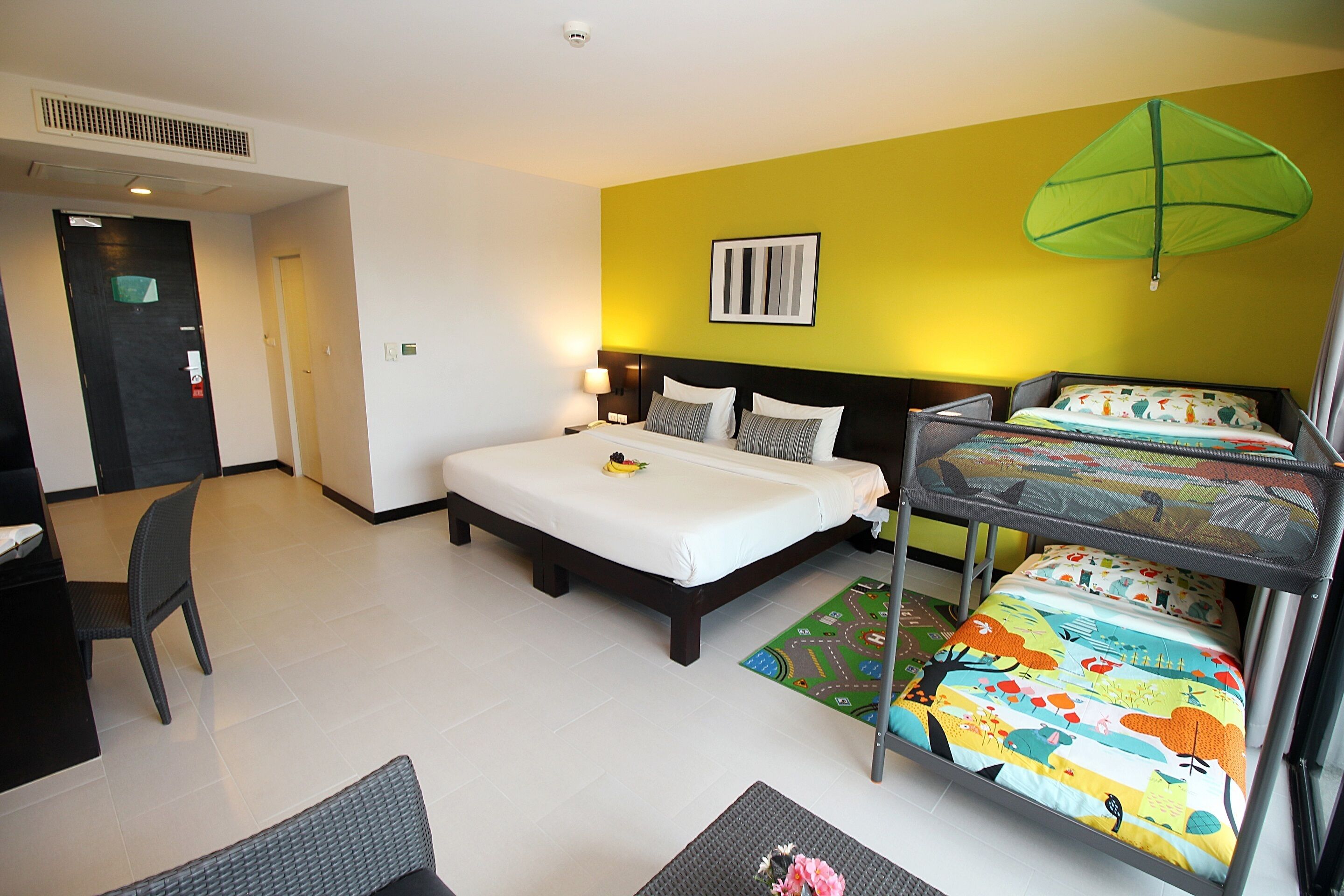 Ropa de cama de alta calidad y minibar 