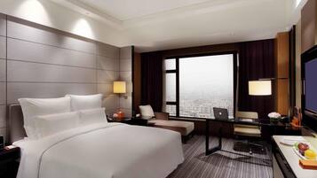 Habitación Deluxe, 1 cama King size | 1 habitación, minibar, caja de seguridad en la habitación y escritorio