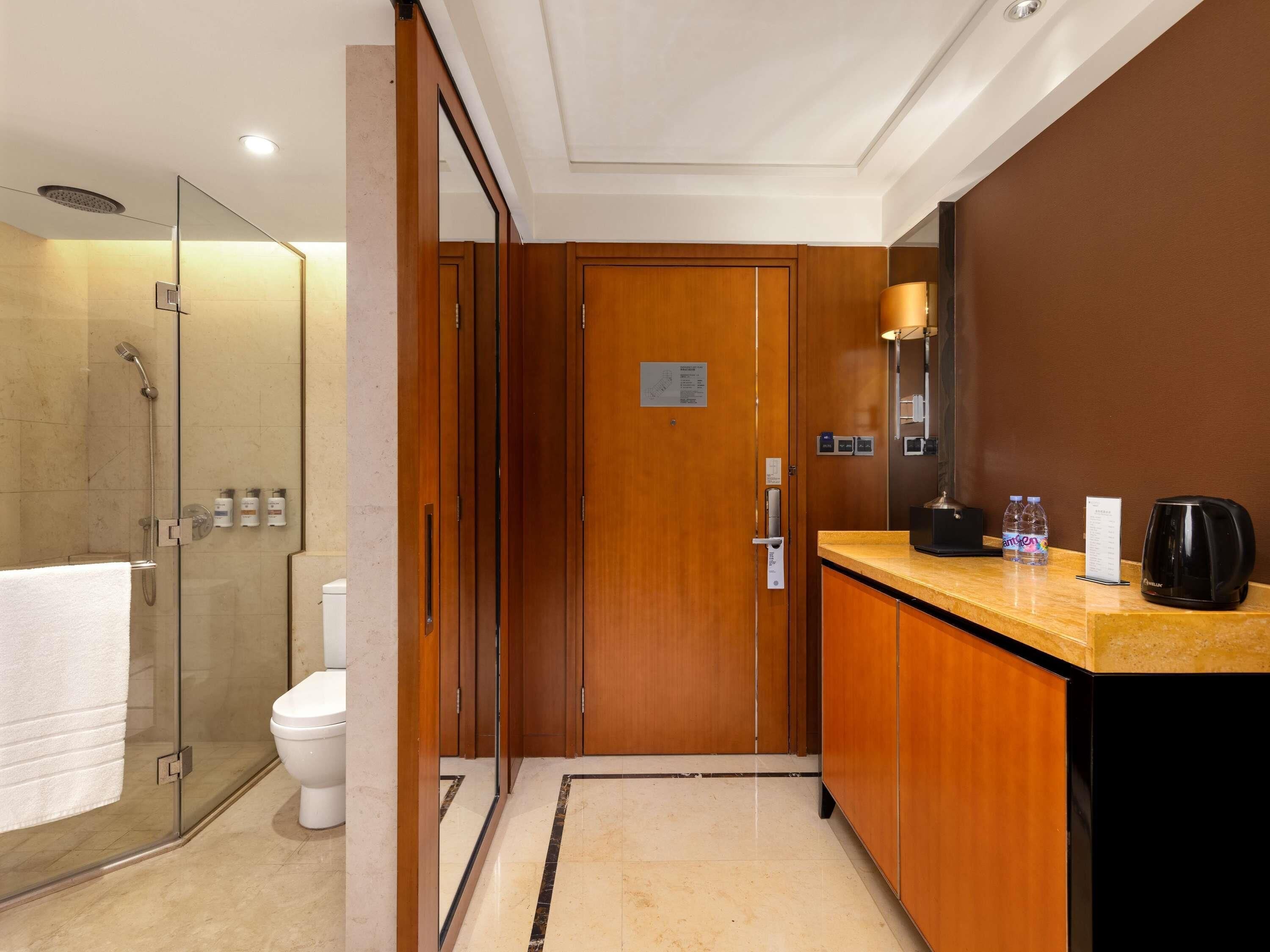 Quarto superior, 1 cama King | Frigobar, cofres nos quartos, escrivaninha, cortinas blackout