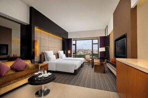 Deluxe Room, 2 Single Beds | Minibar, in-room safe, desk, laptop workspace - Pullman Dongguan Changan (Dongguan)