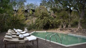 2 utendørsbassenger