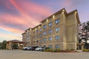 Exterior - Best Western Plus Classic Inn & Suites (Center)