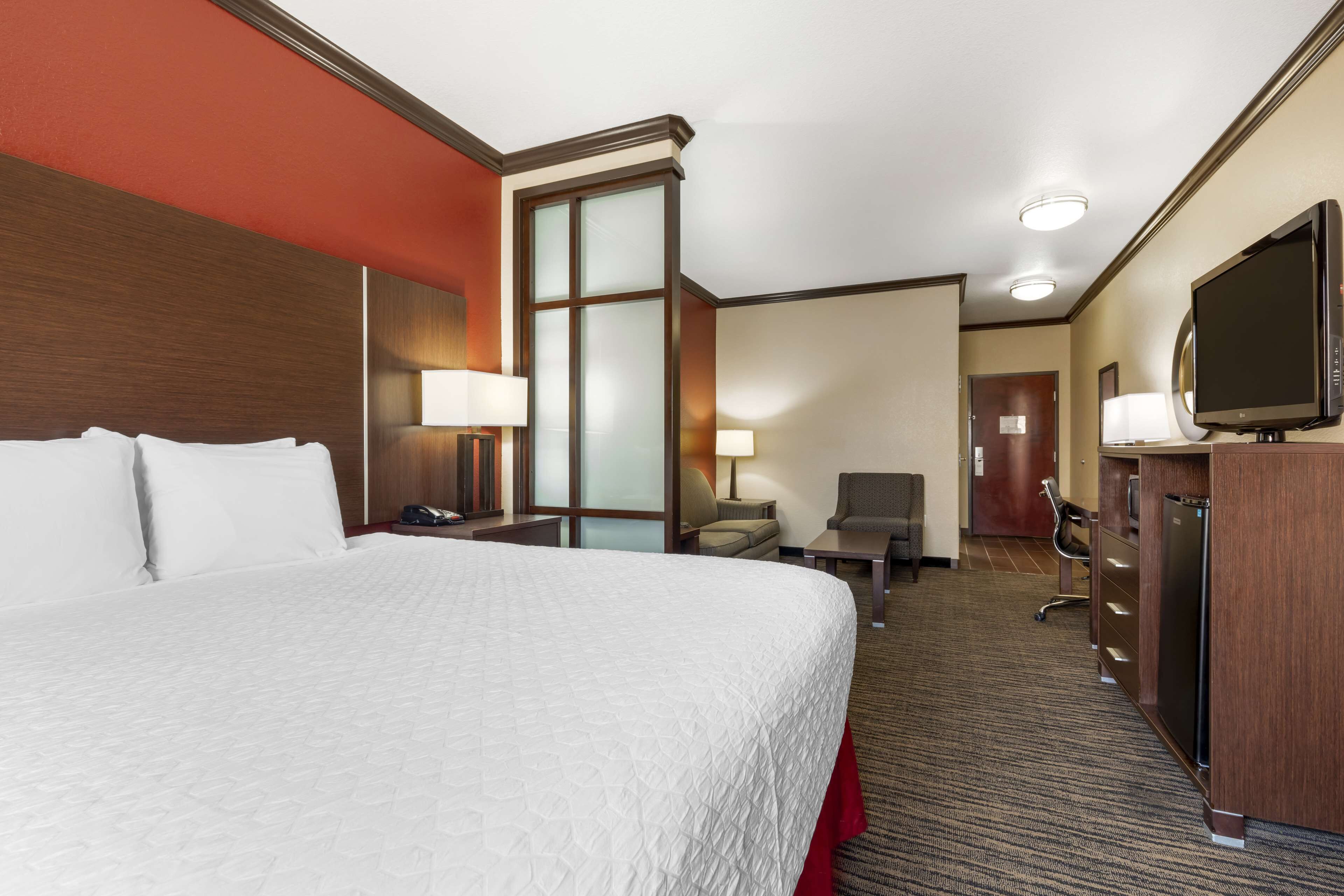 in-room safe, desk, laptop workspace, iron/ironing board