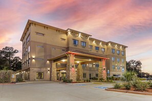 Exterior - Best Western Plus Classic Inn & Suites (Center)