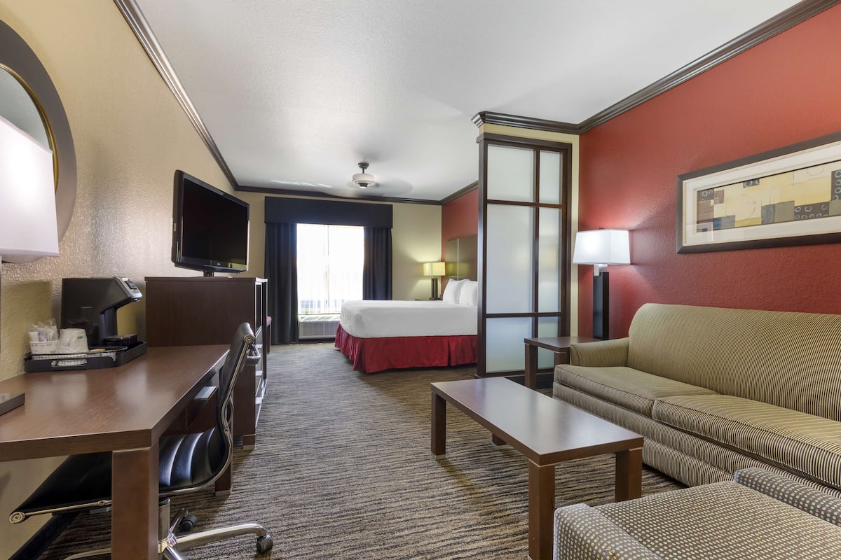 In-room safe, desk, laptop workspace, iron/ironing board