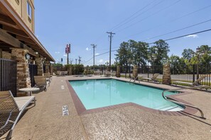 Seasonal outdoor pool, open 10 AM to 10 PM, pool loungers - Best Western Plus Classic Inn & Suites (Center)