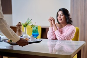 Tägliches Frühstücksbuffet gegen Gebühr