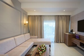 Living area - Flora Airport Hotel and Convention Centre Kochi (Aluva)