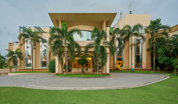 Exterior - Flora Airport Hotel and Convention Centre Kochi (Aluva)