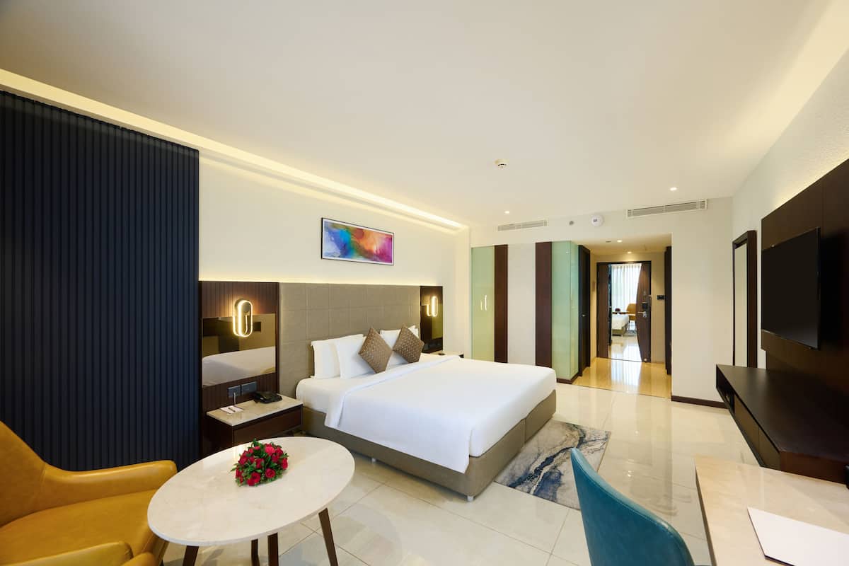 executive club room with complimentary airport transfers | 1 bedroom, premium bedding, pillow-top beds, minibar