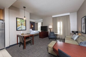 Hypo-allergenic bedding, down comforters, desk, laptop workspace - Residence Inn Midland Marriott (Midland)
