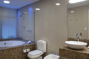 Bathroom - Master Premium Palace (Porto Alegre)