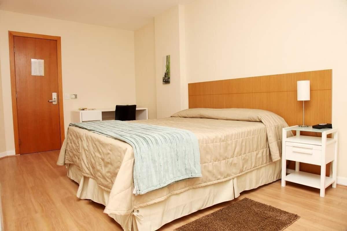 1 habitación, minibar, escritorio y wifi gratis