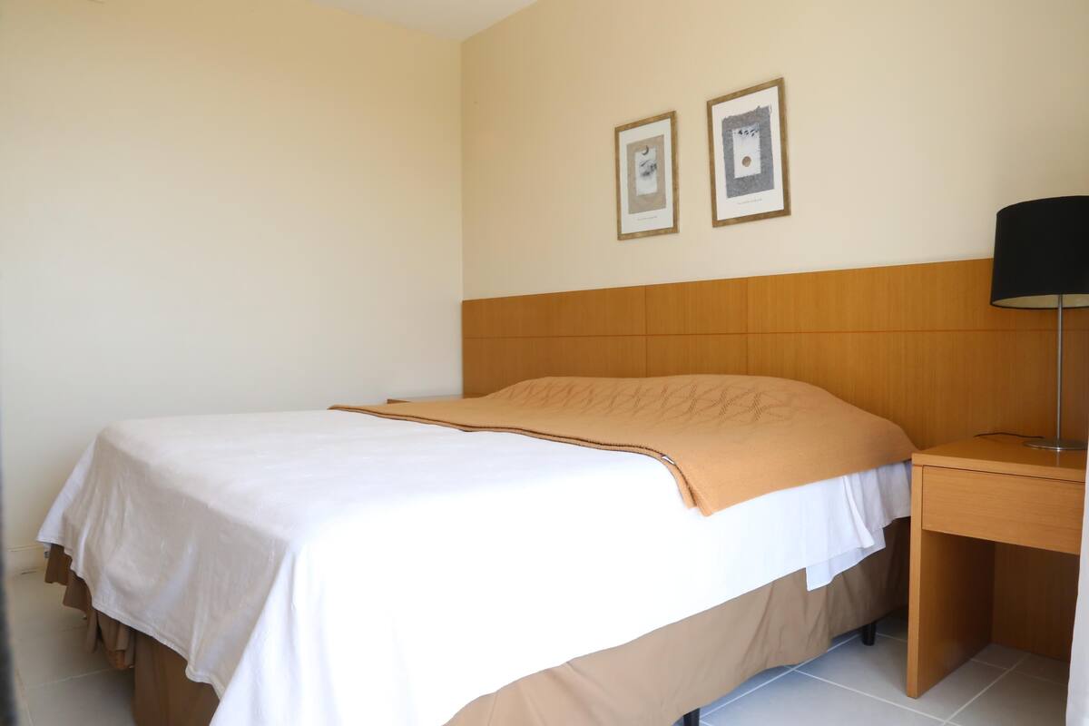 1 quarto, frigobar, escrivaninha, Wi-Fi de cortesia