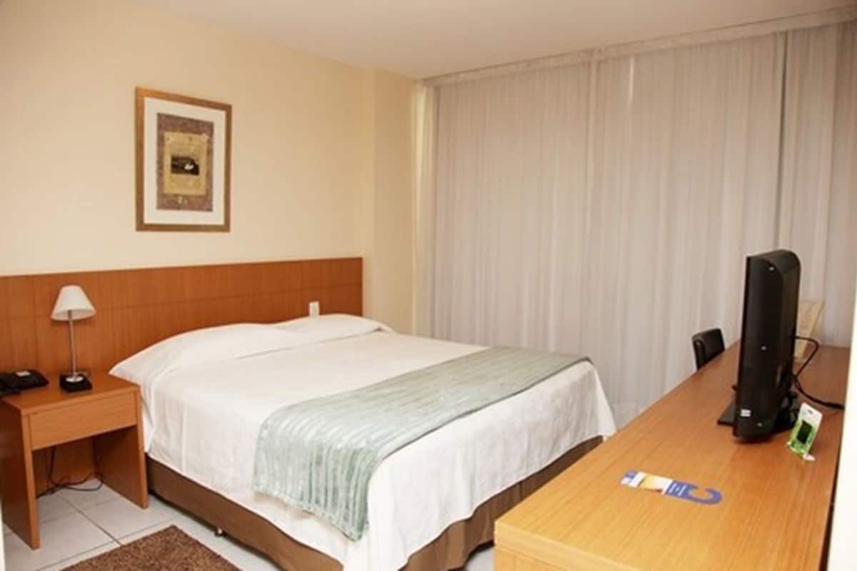 Suite Premium, 1 habitación, vista parcial al mar | 1 habitación, minibar, escritorio y wifi gratis