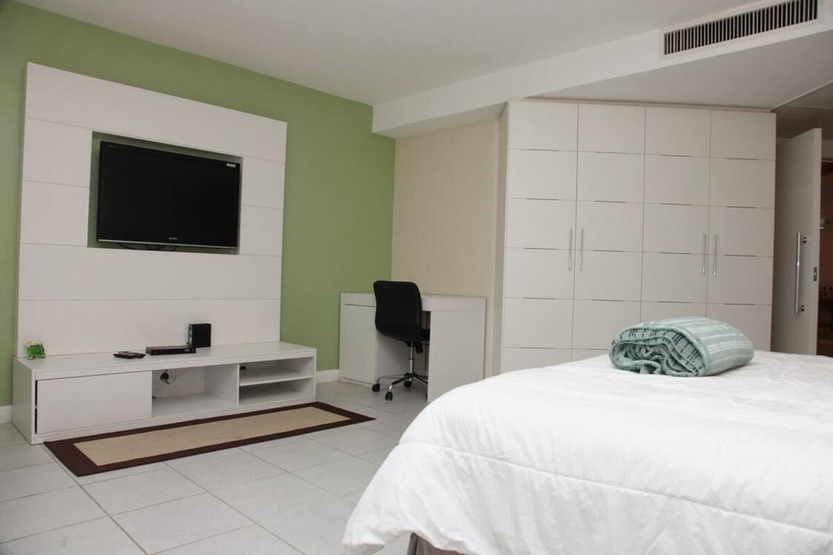 1 quarto, frigobar, escrivaninha, Wi-Fi de cortesia