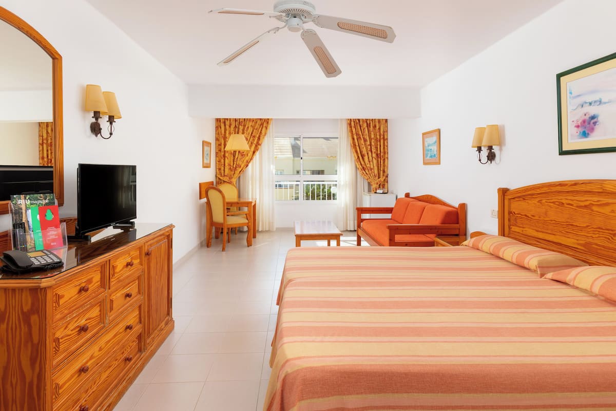 Dobbeltrom for 1 person, anneks (Oliva Village Building) | Safe på rommet og sengetøy