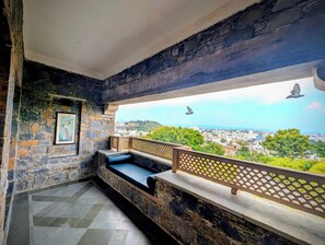 Rom – deluxe, tilpasset bevegelseshemmede, hageutsikt (Private Sitting Area, City View) | Utsikt fra balkong