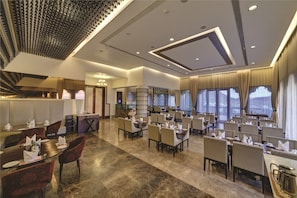 Daily buffet breakfast (INR 885 per person) - Ramada by Wyndham Udaipur Resort and Spa (Udaipur)