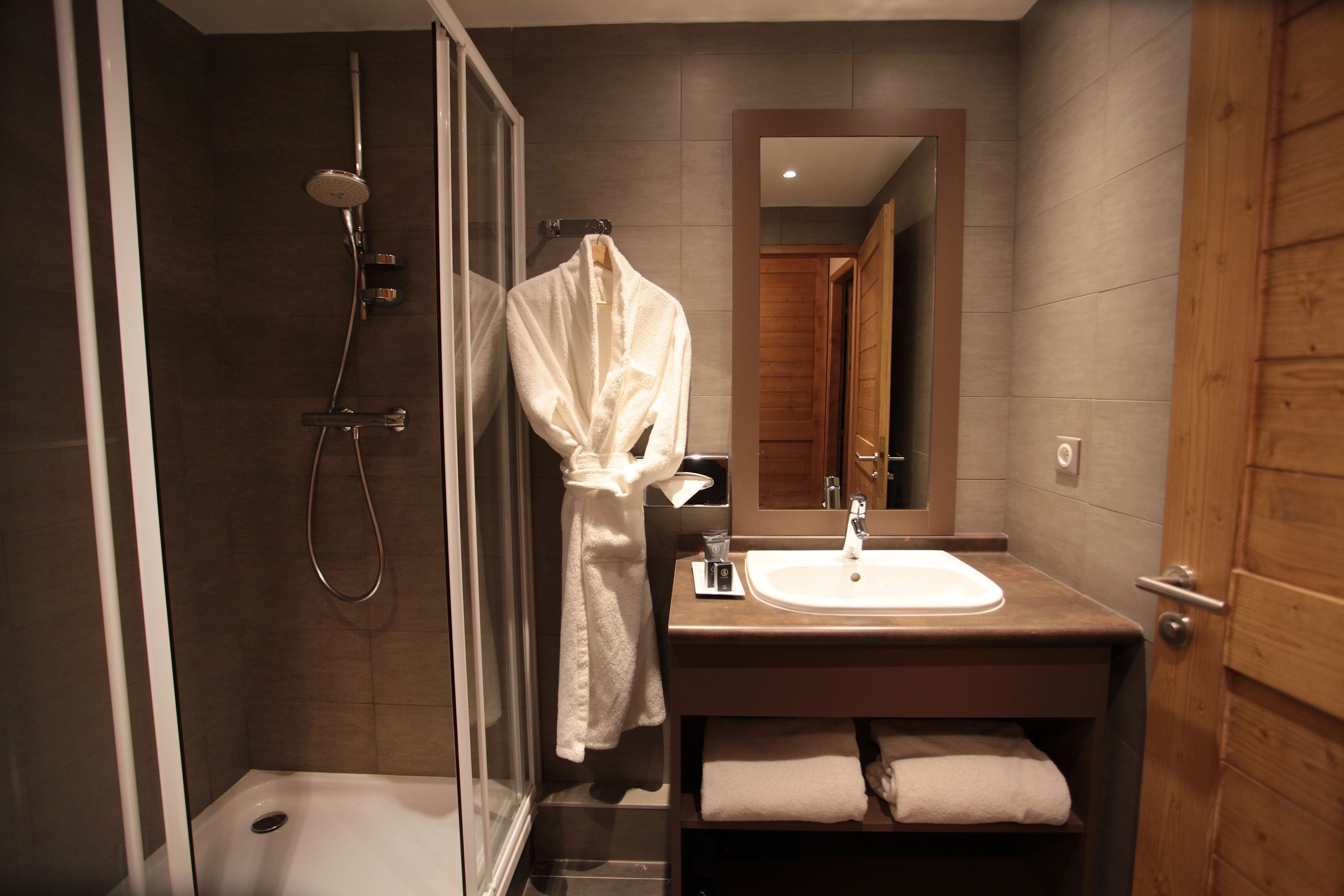 suite, valley view (4 adults + 2 children) | 3 bedrooms, in-room safe, soundproofing, free cots/infant beds