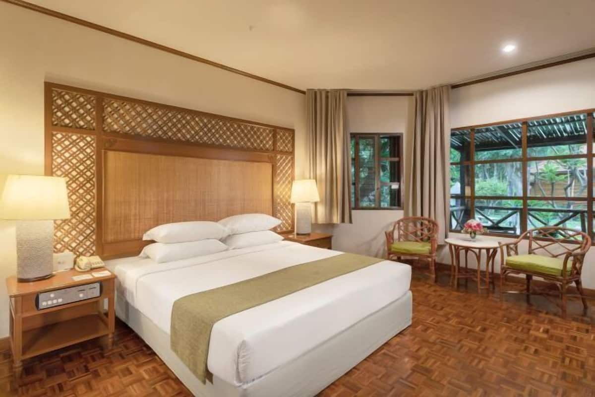 In-room safe, desk, blackout drapes, iron/ironing board (on request)