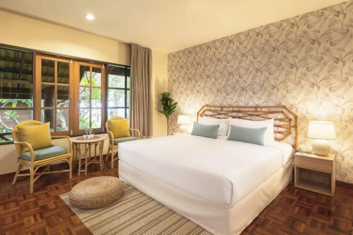 In-room safe, desk, blackout drapes, iron/ironing board (on request)