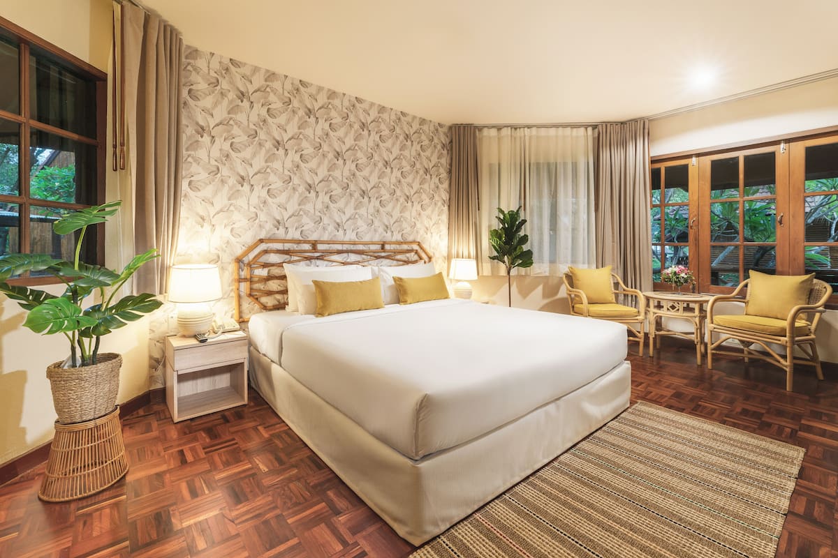 Chalet Deluxe Room | In-room safe, desk, blackout drapes, iron/ironing board (on request)