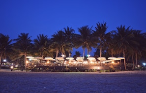 Breakfast, lunch and dinner served - Regent – Chalet, Hua Hin (Cha-am)