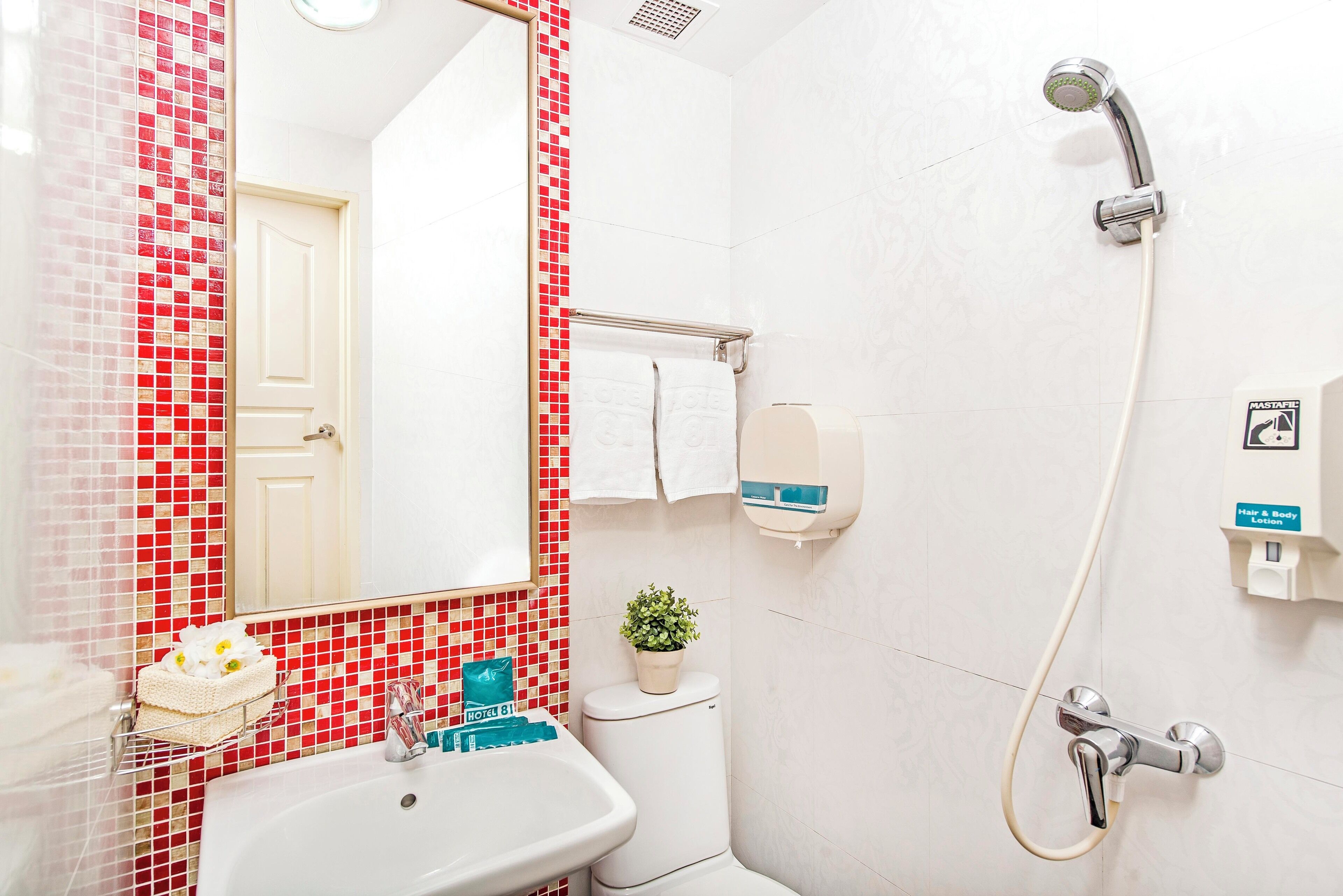 Triple Room | Bathroom | Shower, hair dryer, towels