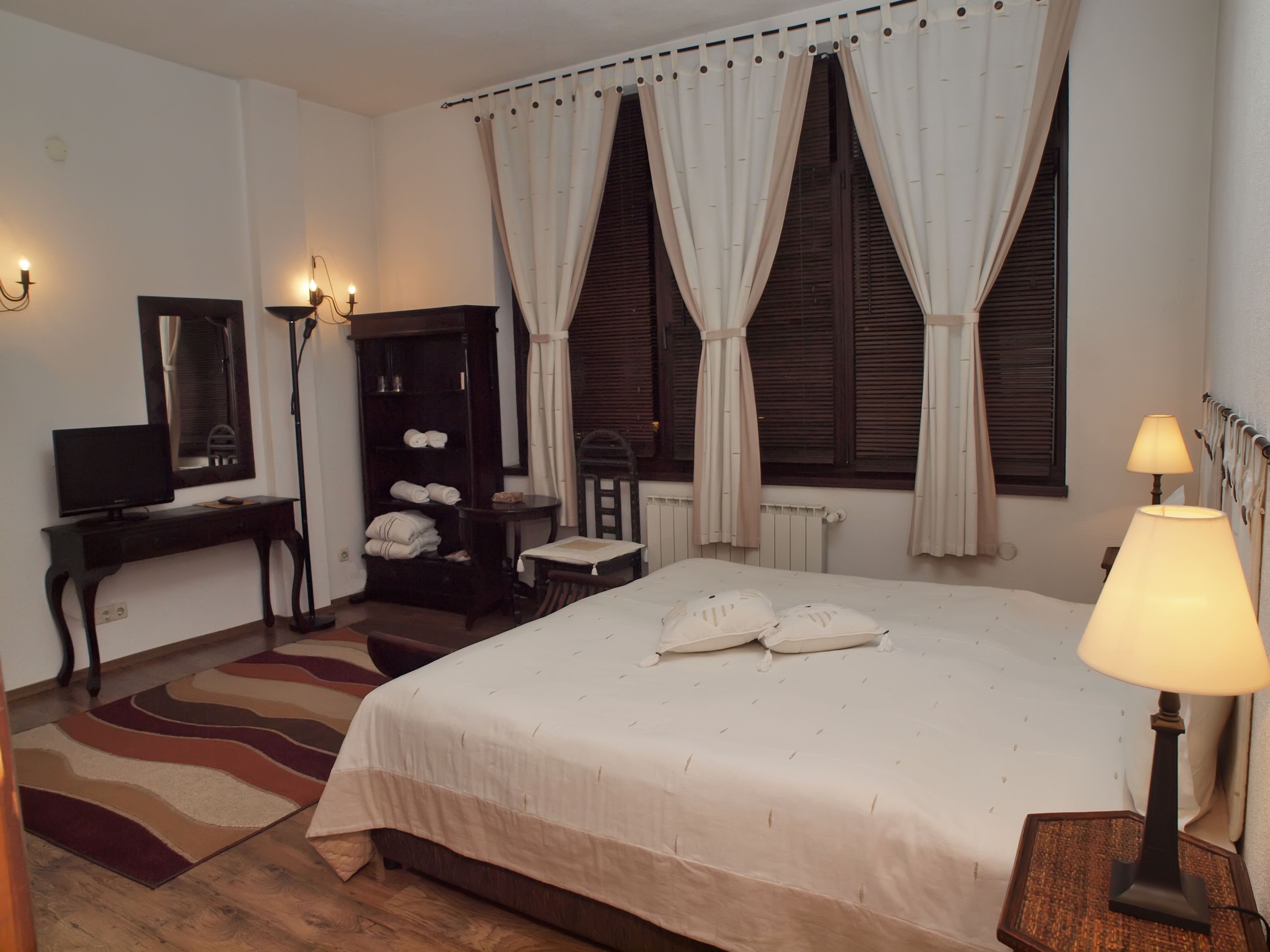 minibar, free wifi, bed sheets