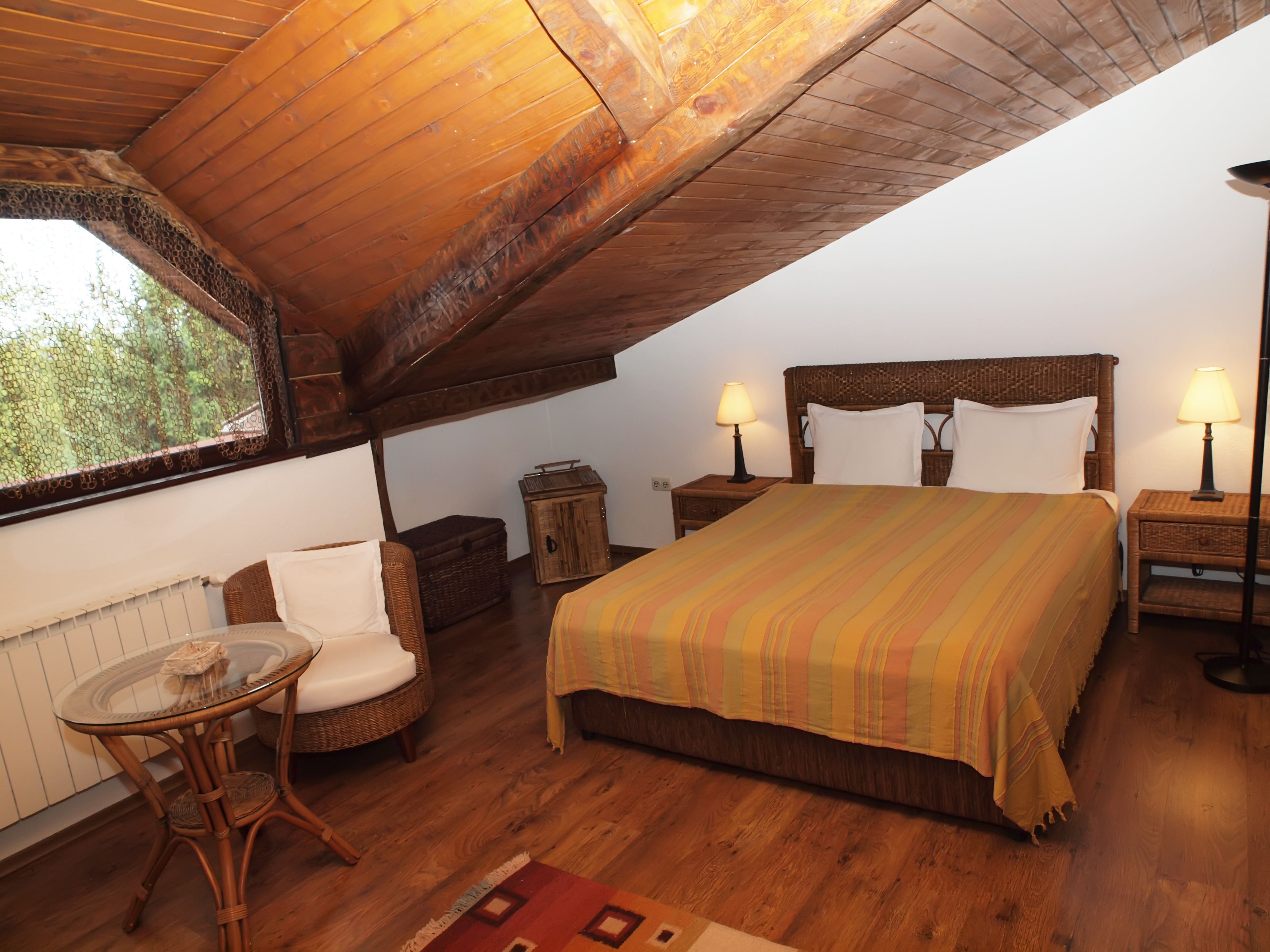 minibar, free wifi, bed sheets