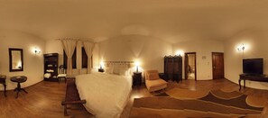 Minibar, free WiFi, bed sheets