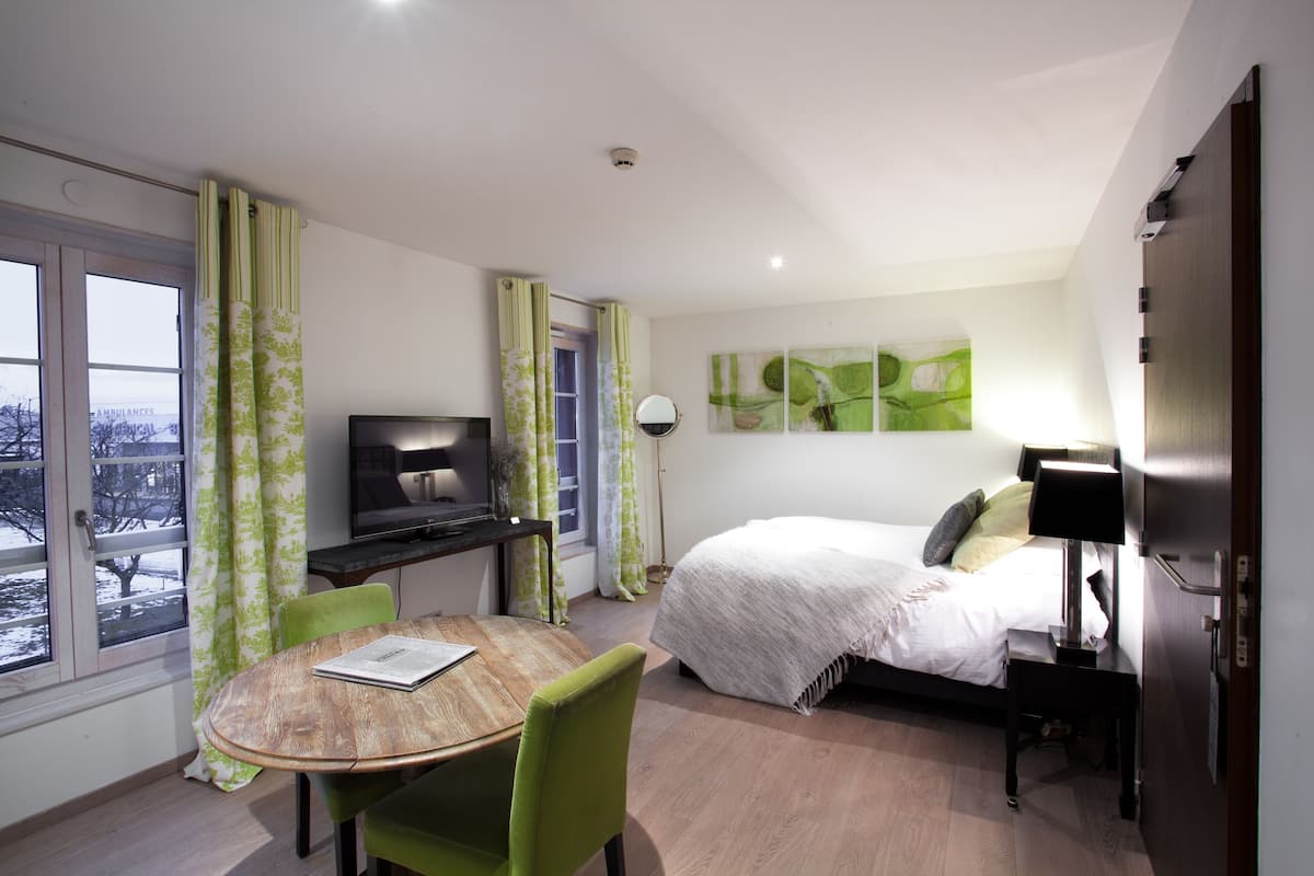 1 bedroom, premium bedding, pillowtop beds, minibar