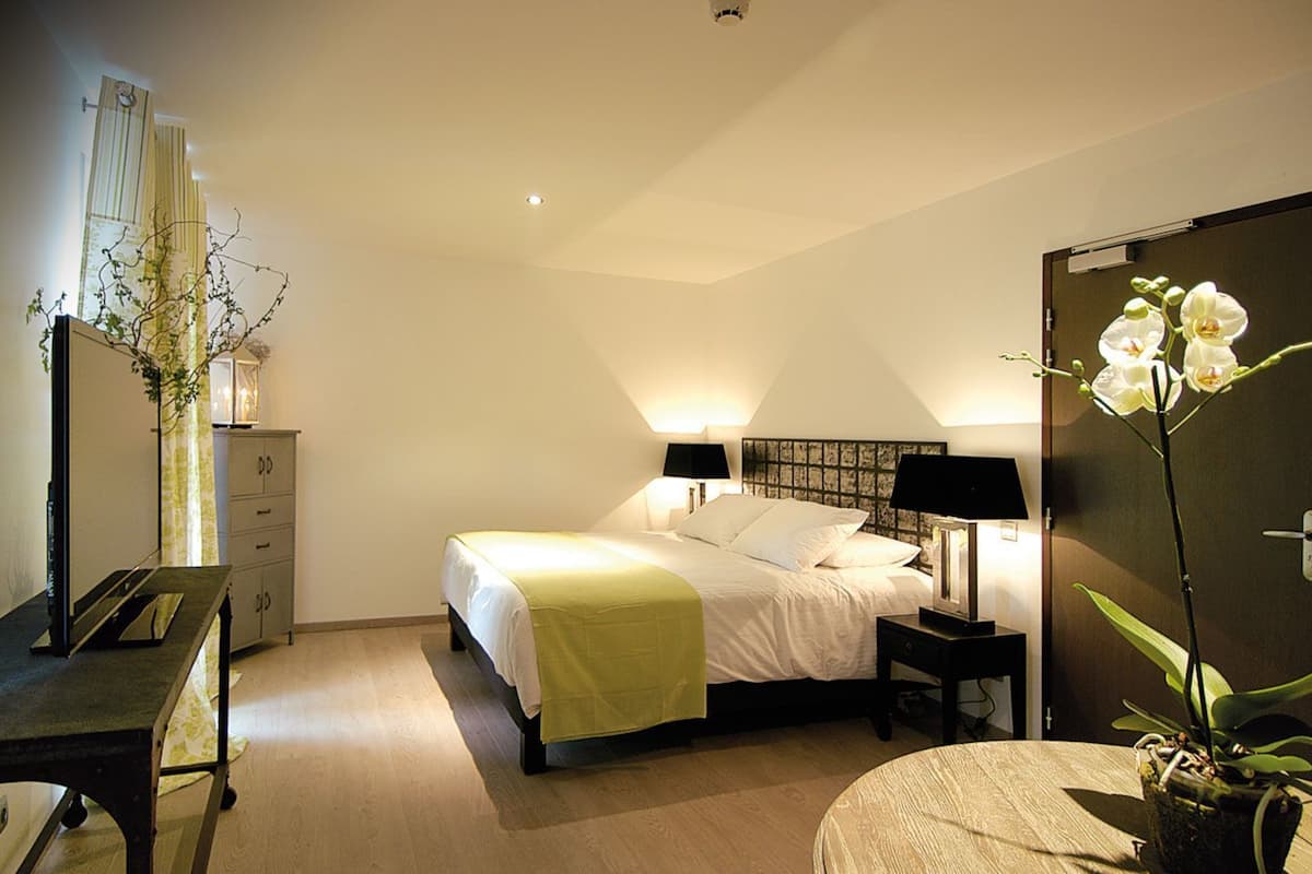 1 bedroom, premium bedding, pillowtop beds, minibar