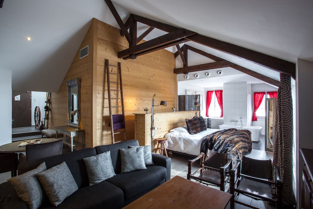 Junior Suite, 1 King Bed, Mountain View | 1 bedroom, premium bedding, pillowtop beds, minibar
