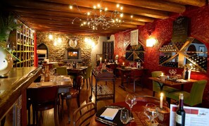 Se sirven almuerzos y cenas, cocina francesa