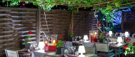 Lunch and dinner served, French cuisine