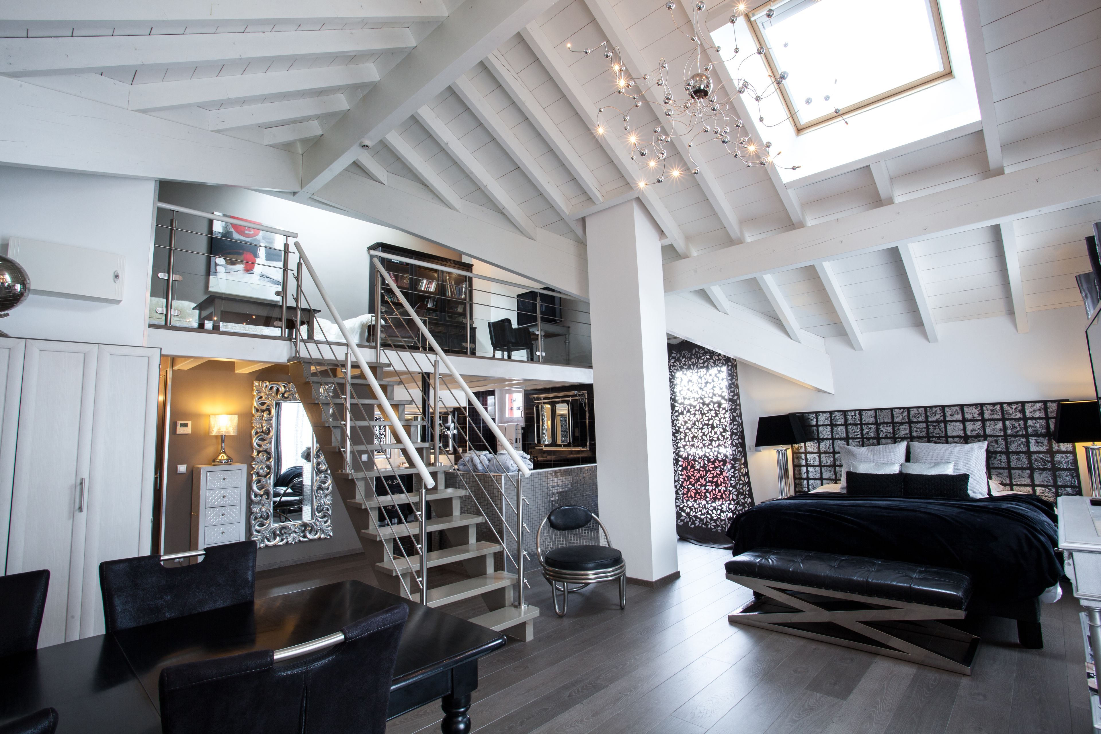 suite, hot tub, mountain view | premium bedding, pillow-top beds, minibar, in-room safe