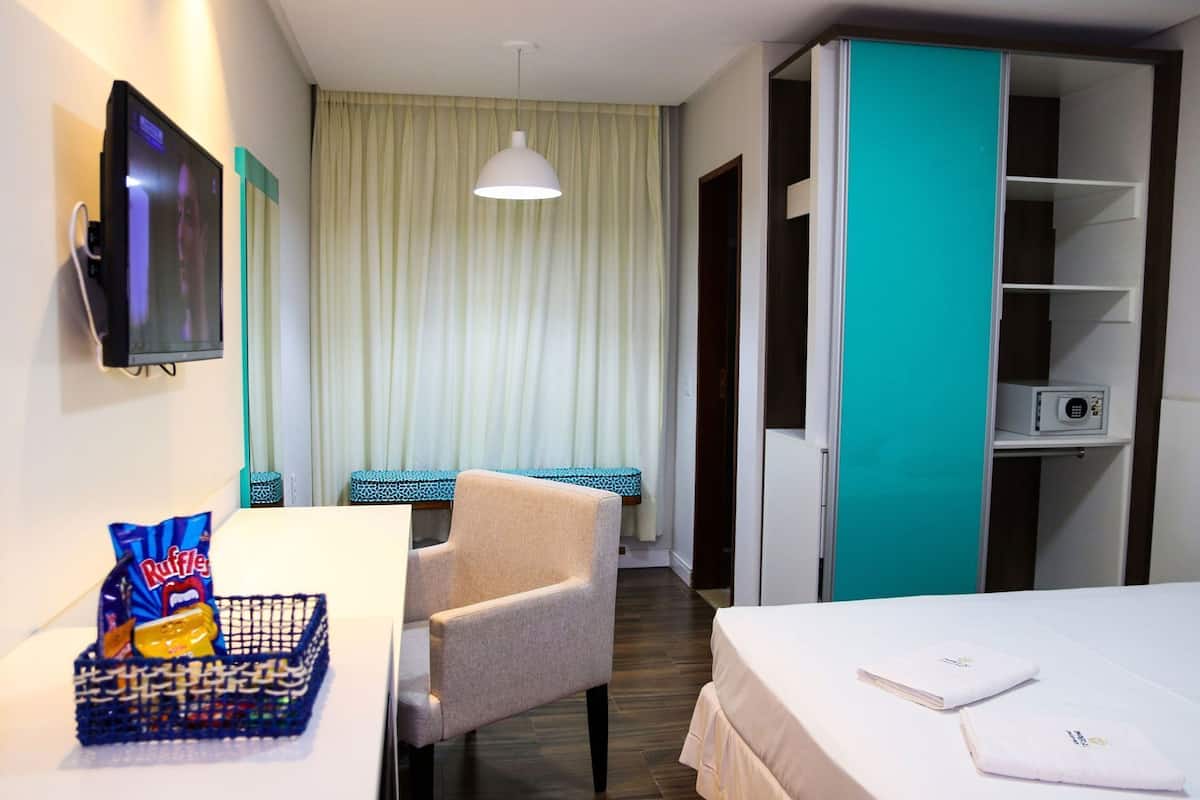 Minibar, caja de seguridad en la habitación, escritorio y wifi gratis