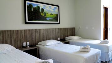 Quarto superior | Frigobar, cofres nos quartos, escrivaninha, Wi-Fi de cortesia