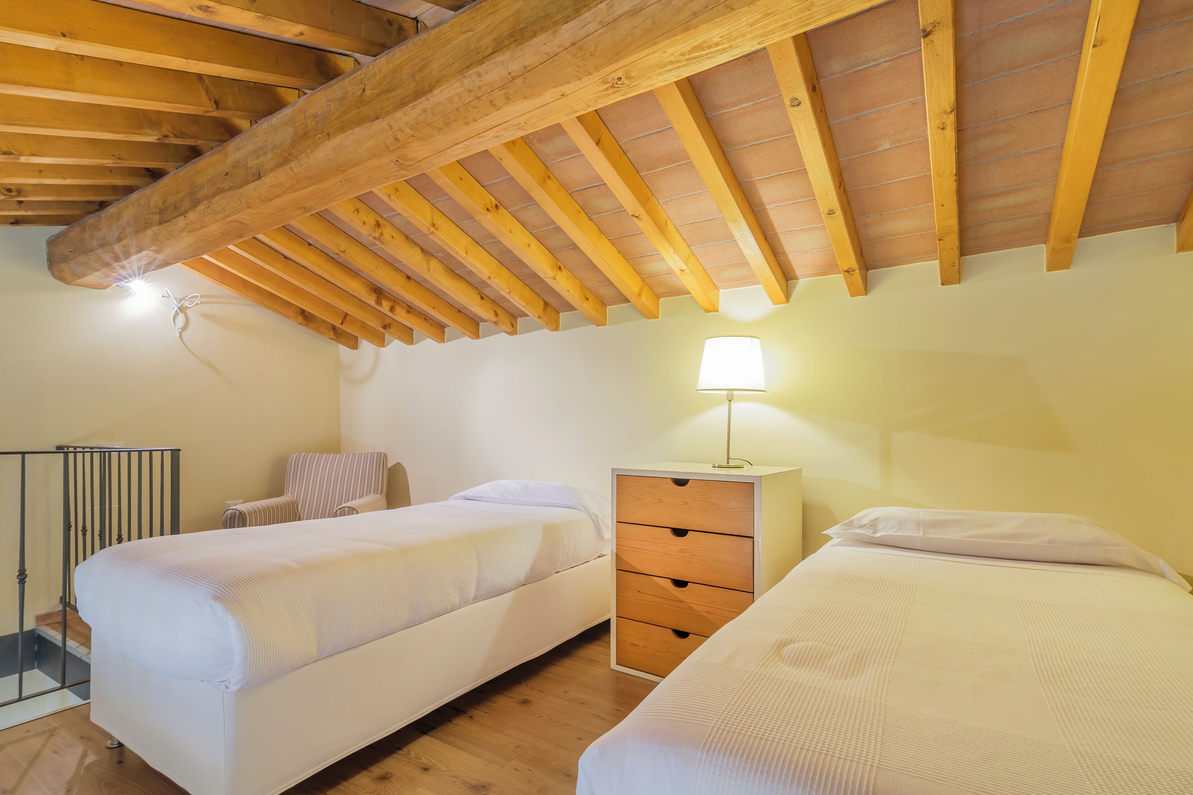 apartment for six guests | down duvets, minibar, in-room safe, individually furnished