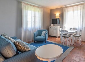 Apartment, 1 Bedroom | Living area