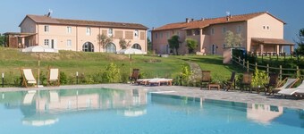 เลซาโดเล คันทรีรีสอร์ทแอนด์กอล์ฟ