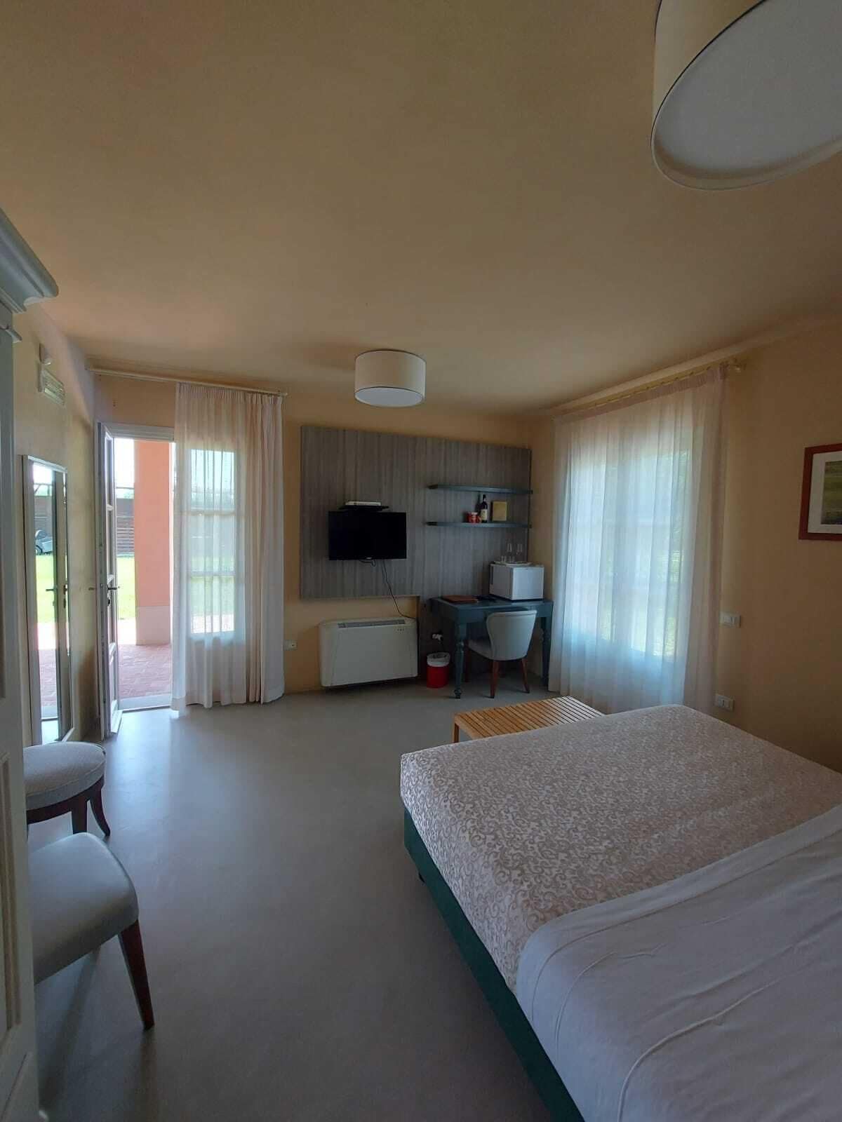 business room | down duvets, minibar, in-room safe, individually furnished