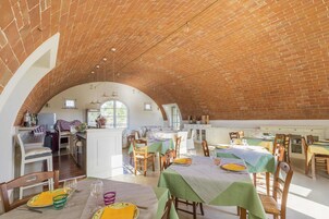 Café da manhã, almoço e jantar; culinária local, vistas para a piscina 