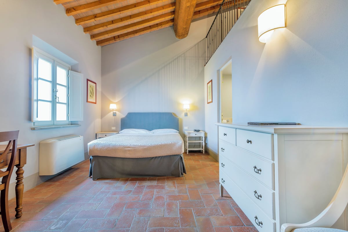 apartment for six guests | down duvets, minibar, in-room safe, individually furnished