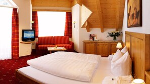 Standard Triple Room, Mountain View | Premium bedding, down duvets, in-room safe, desk - Hotel Garni Alpenstern (Ischgl)