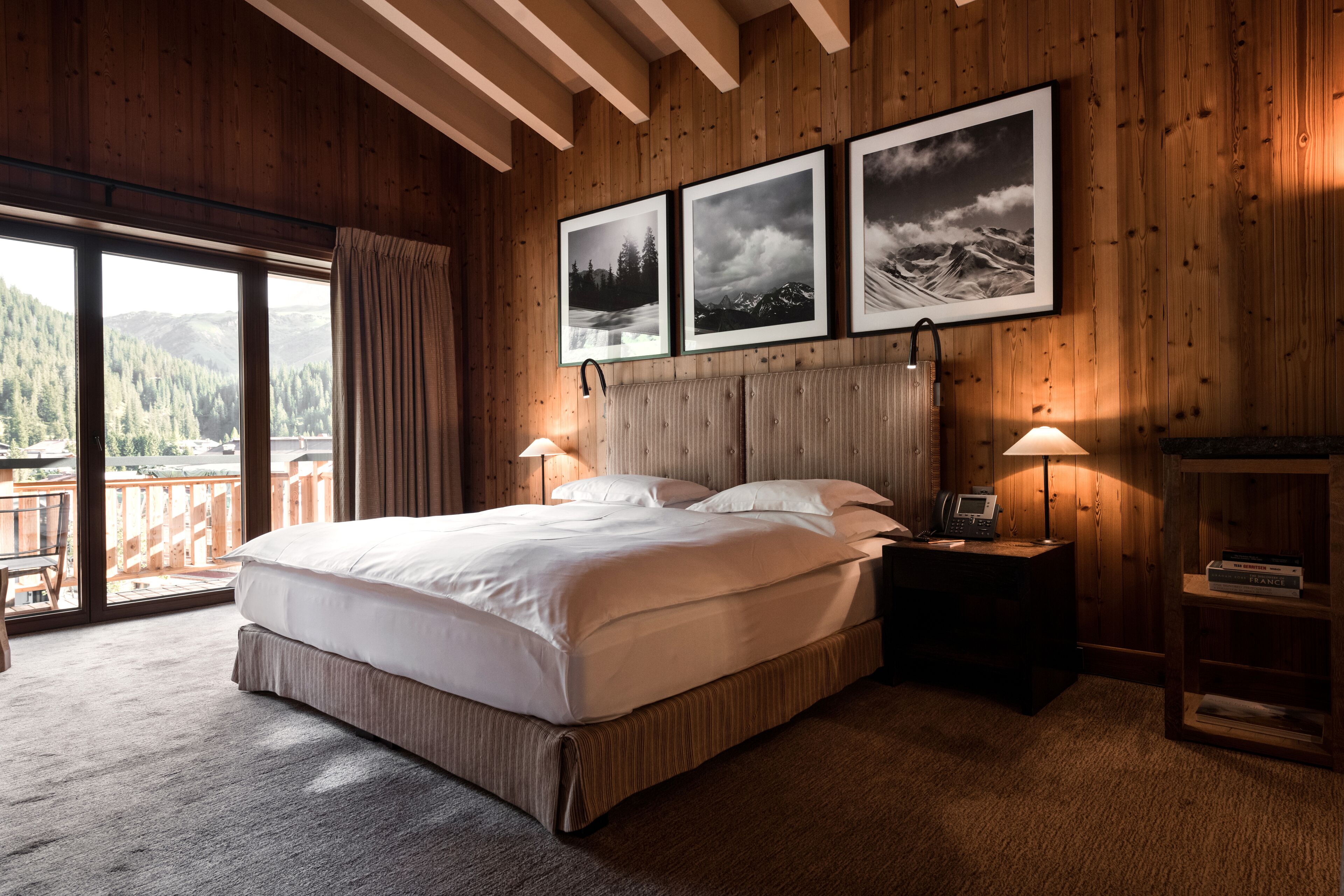 Deluxe-Doppelzimmer, 1 King-Bett, barrierefrei, Bergblick | Hochwertige Bettwaren, kostenlose Minibar, Zimmersafe
