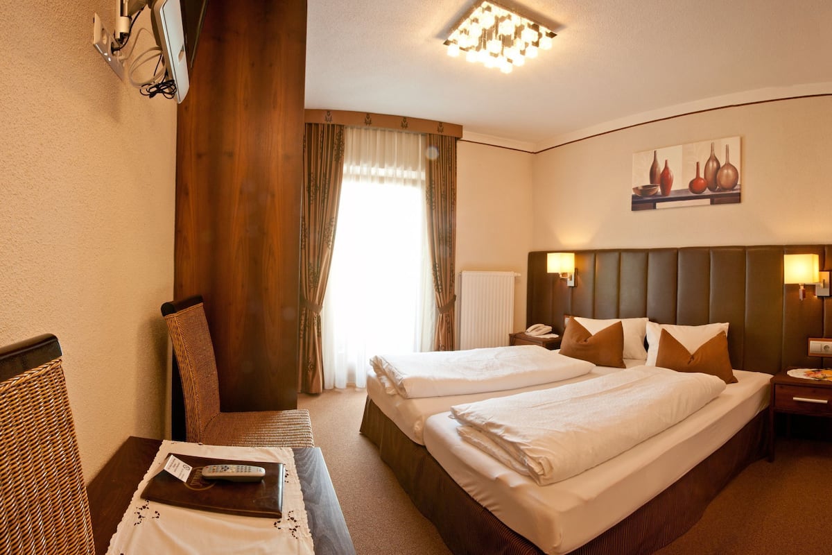 Allergiatestatut vuodevaatteet, tallelokero huoneessa