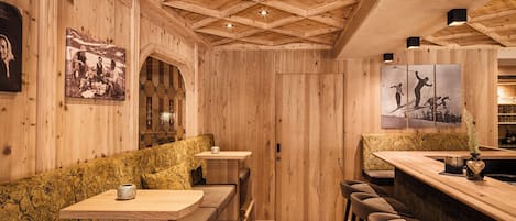 Bar-salon dans le hall